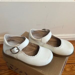 L’Amour Chloe Classic Scalloped Leather Mary Jane Shoes